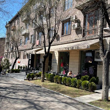 Komitas Apartement Erevan Exterior foto
